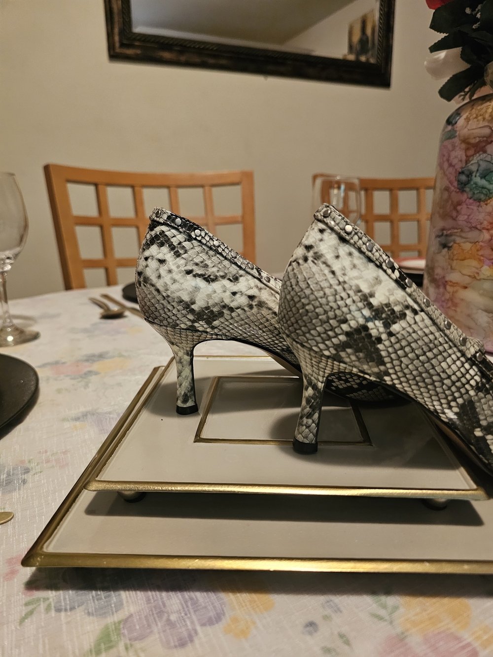 Women’s Snake-Print Pointed Toe Pumps in Black & White. 8.5 W. Open To Offer - Picture 5 of 5